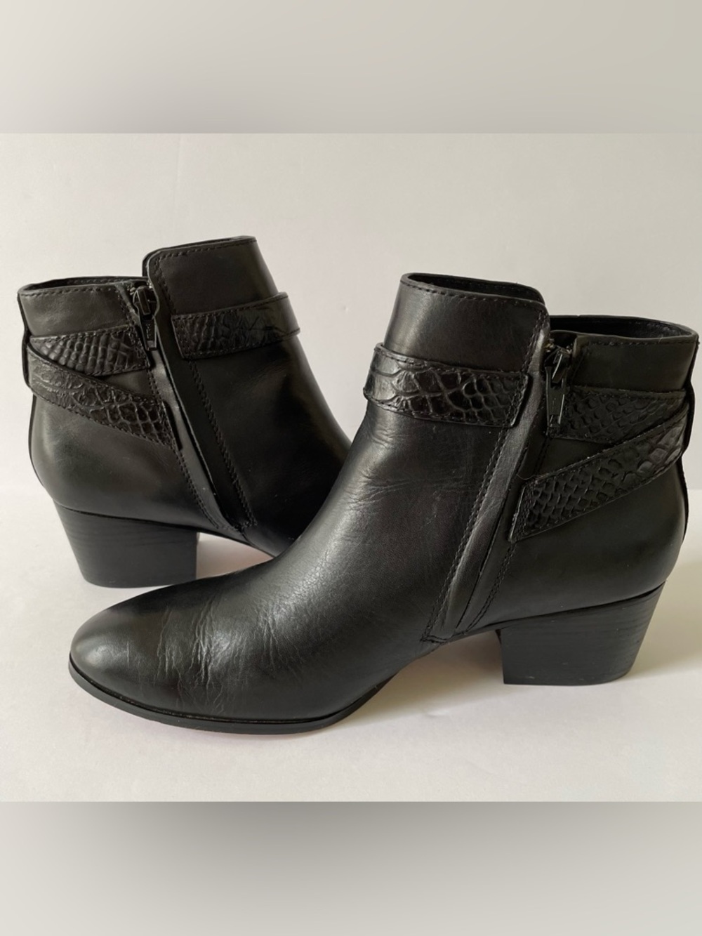 COACH Black Leather Ankle Boots Bootie Chunky Heel Size 9 B Side Zip - Picture 5 of 7